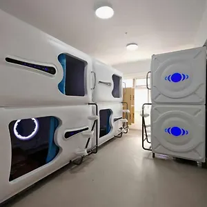 Hostel Space Capsule Madrid
